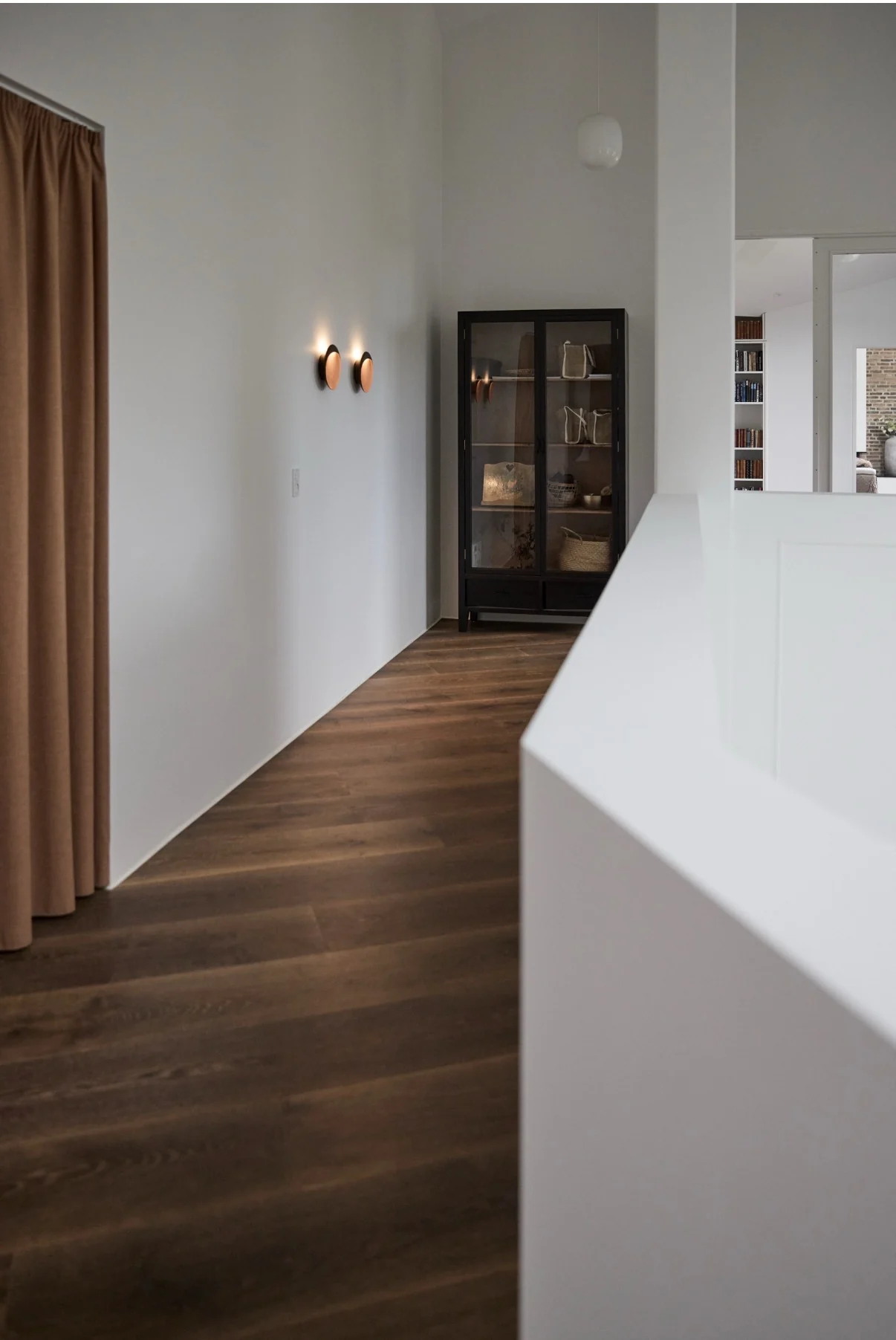 Zone 6 — Interiør, bibliotek & værelser